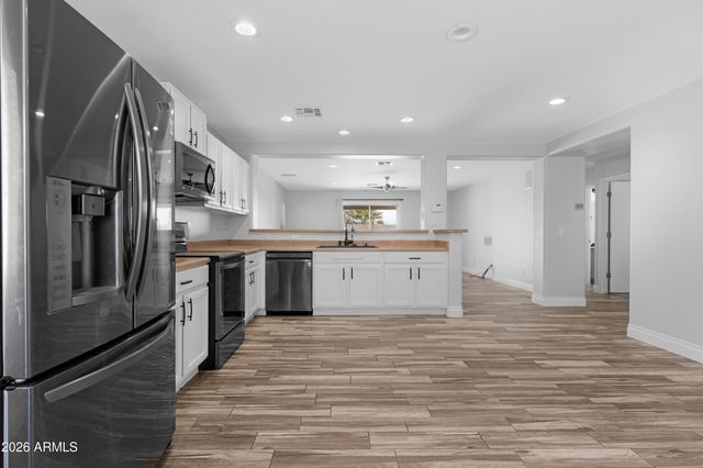 11553 W GREEN Drive, Youngtown, AZ 85363