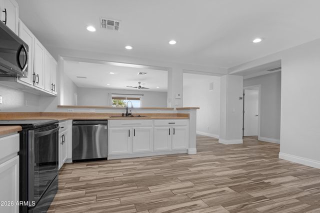 11553 W GREEN Drive, Youngtown, AZ 85363