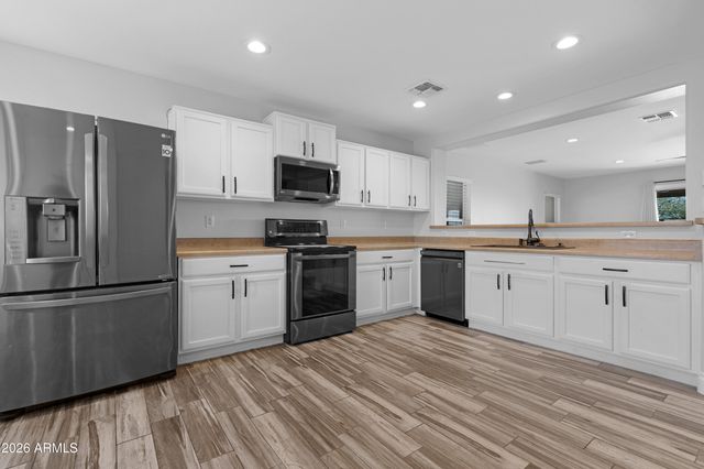 11553 W GREEN Drive, Youngtown, AZ 85363