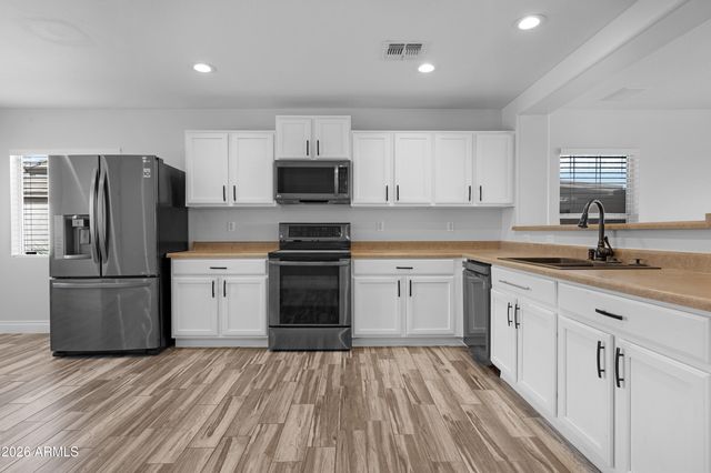 11553 W GREEN Drive, Youngtown, AZ 85363