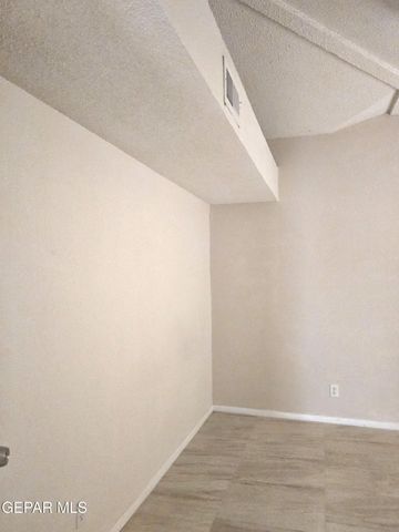 709 LA CHAPA Avenue, El Paso, TX 79912