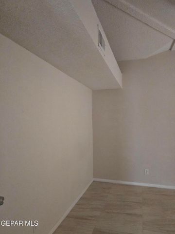 709 LA CHAPA Avenue, El Paso, TX 79912