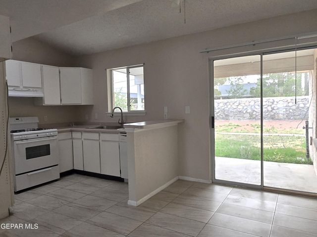 709 LA CHAPA Avenue, El Paso, TX 79912