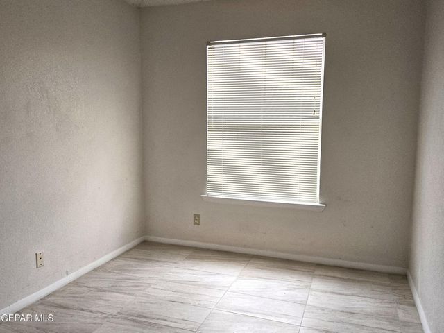 709 LA CHAPA Avenue, El Paso, TX 79912