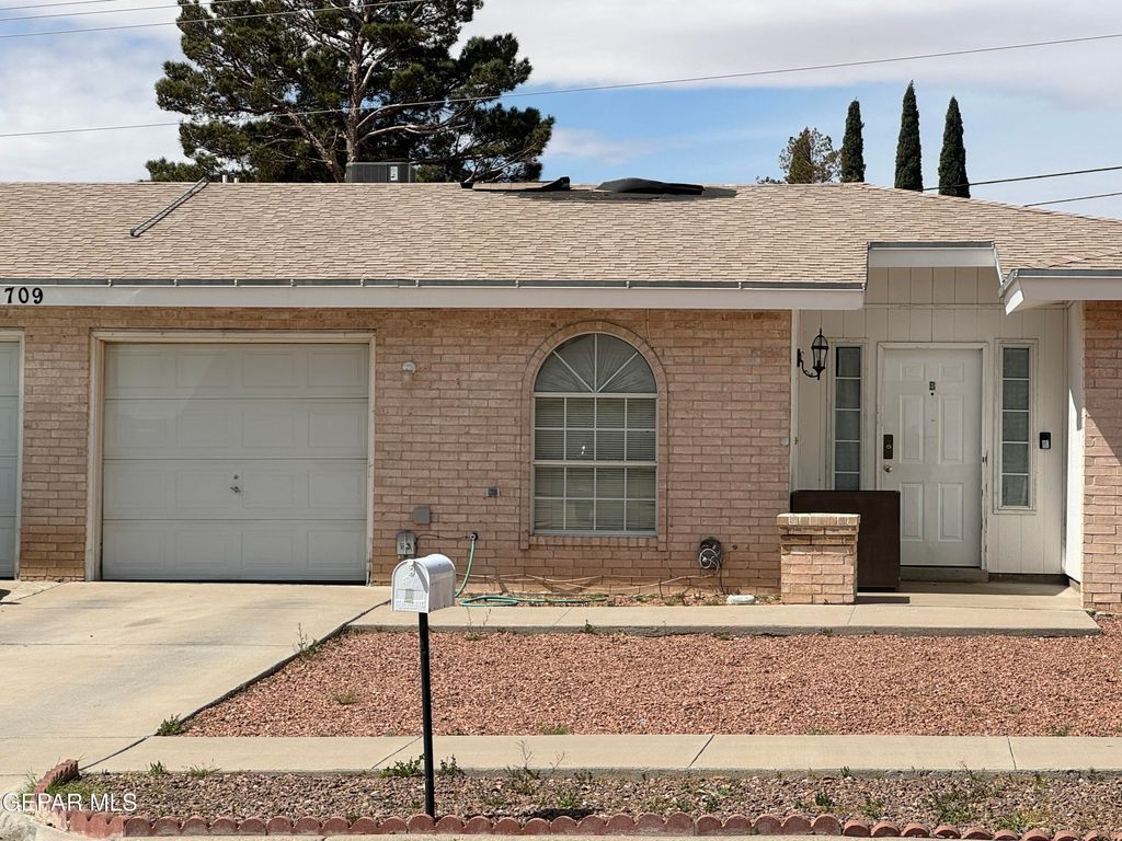 709 LA CHAPA Avenue, El Paso, TX 79912