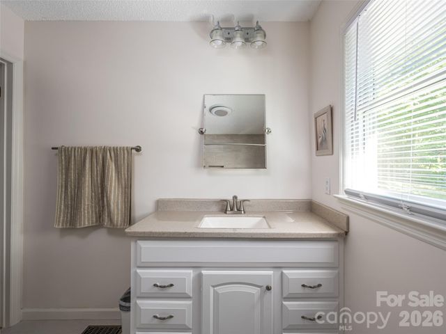 1 Morris Drive, Weaverville, NC 28787