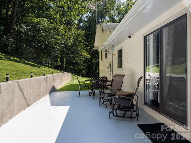 1 Morris Drive, Weaverville, NC 28787