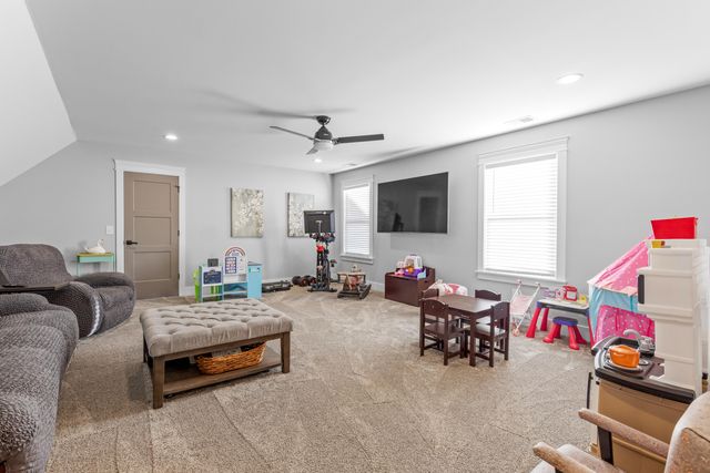8870 Silver Maple Dr, Ooltewah, TN 37363