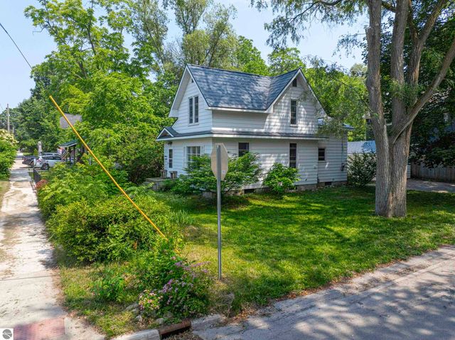 733 Sixth Street, Traverse City, MI 49684
