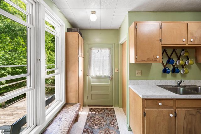 733 Sixth Street, Traverse City, MI 49684