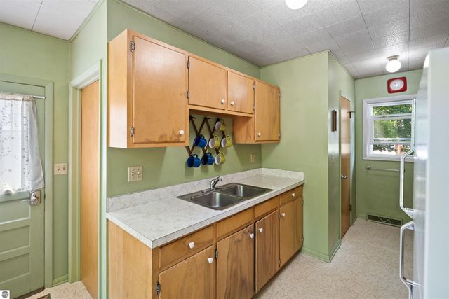 733 Sixth Street, Traverse City, MI 49684