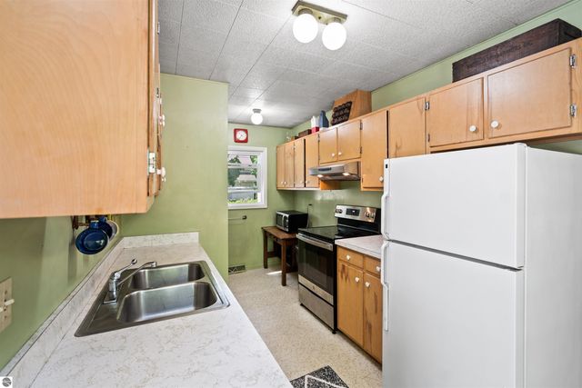 733 Sixth Street, Traverse City, MI 49684