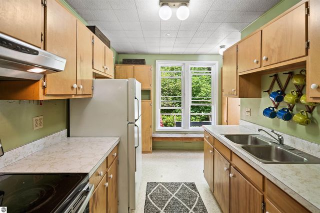 733 Sixth Street, Traverse City, MI 49684