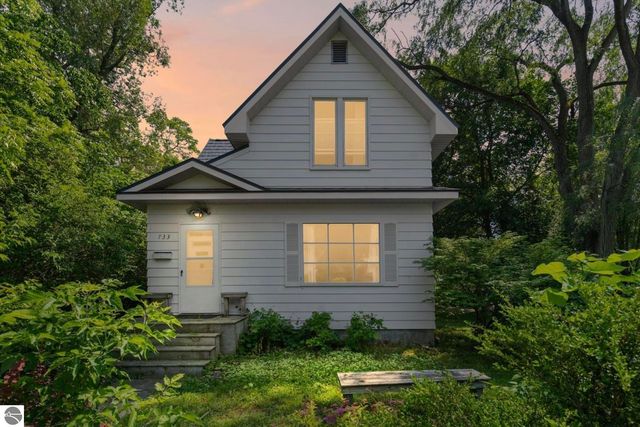 733 Sixth Street, Traverse City, MI 49684