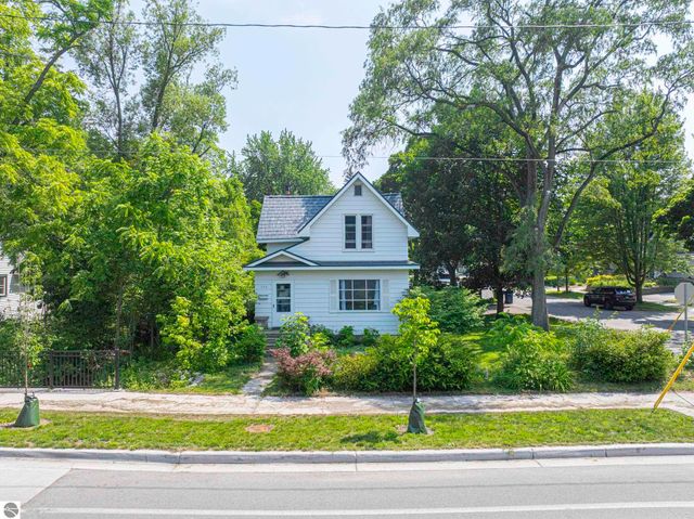 733 Sixth Street, Traverse City, MI 49684