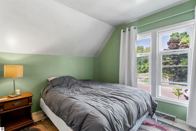 733 Sixth Street, Traverse City, MI 49684