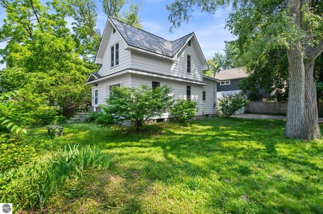 733 Sixth Street, Traverse City, MI 49684