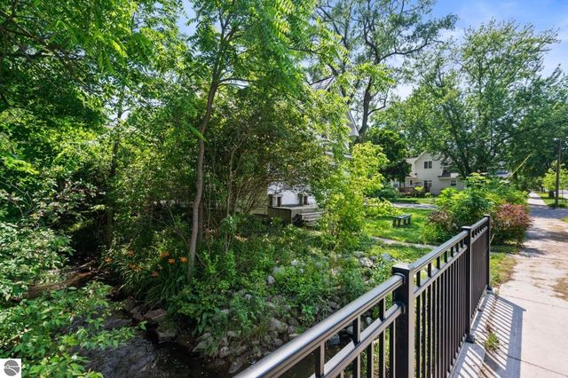 733 Sixth Street, Traverse City, MI 49684