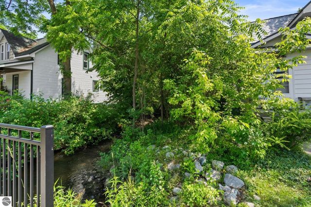 733 Sixth Street, Traverse City, MI 49684