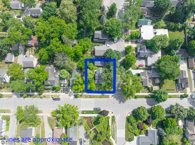 733 Sixth Street, Traverse City, MI 49684