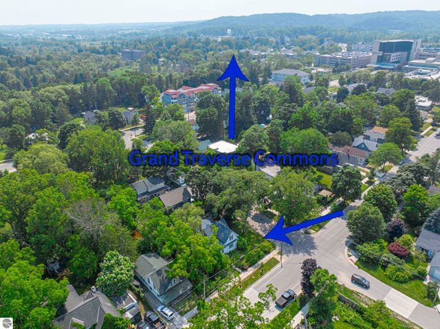 733 Sixth Street, Traverse City, MI 49684