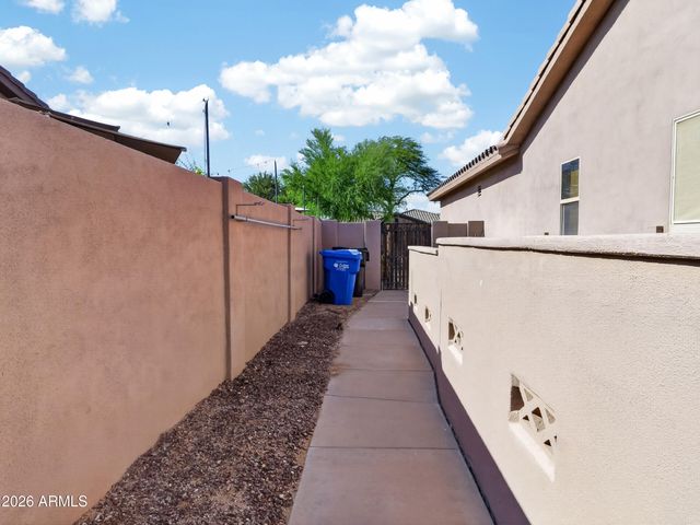 1915 E LATONA Road, Phoenix, AZ 85042