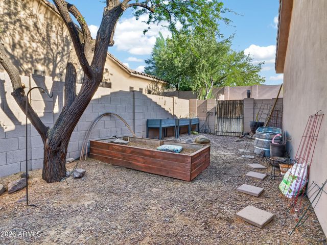 1915 E LATONA Road, Phoenix, AZ 85042