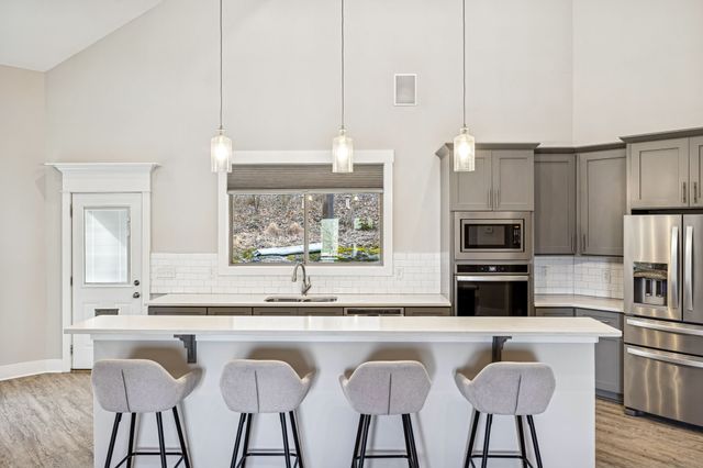 2332 Casey Cove Rd, Smithville, TN 37166