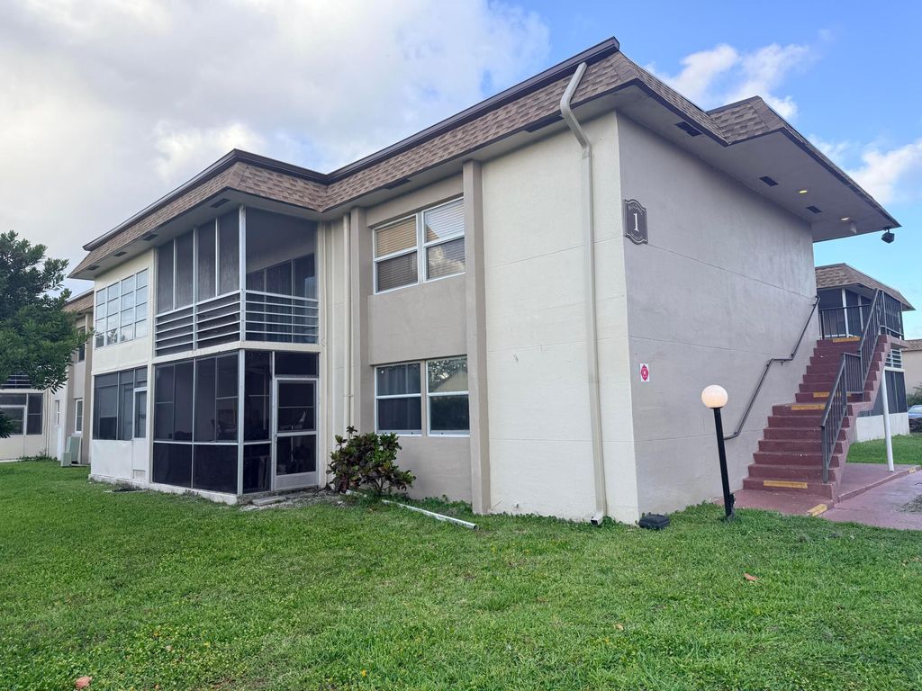 500 Davis Road 26, Palm Springs, FL 33461