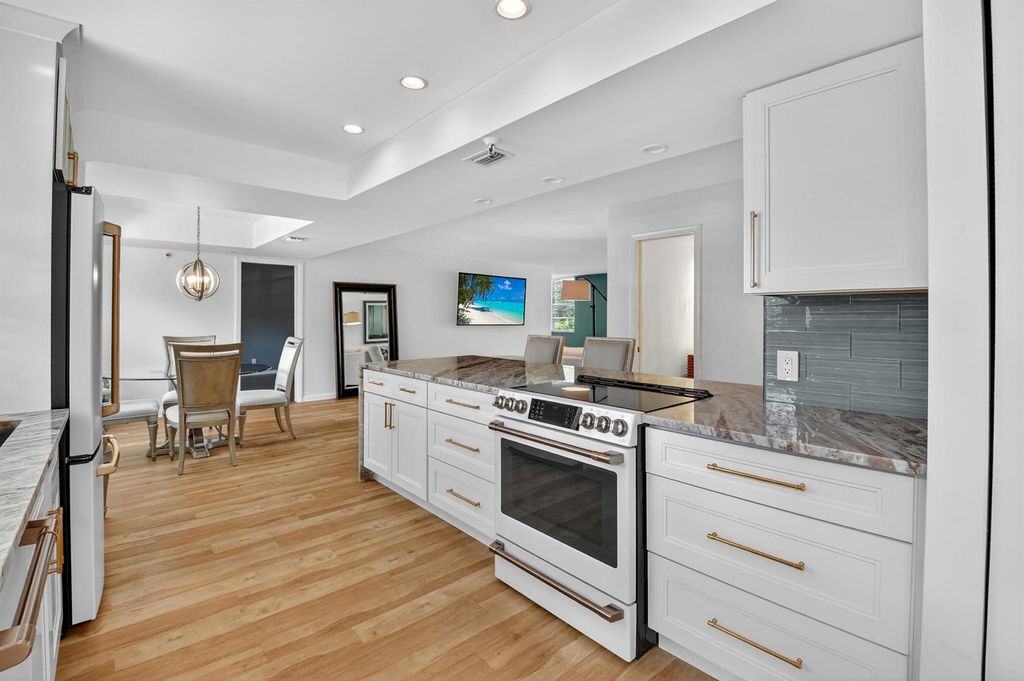 5340 NW 2nd Avenue 220, Boca Raton, FL 33487