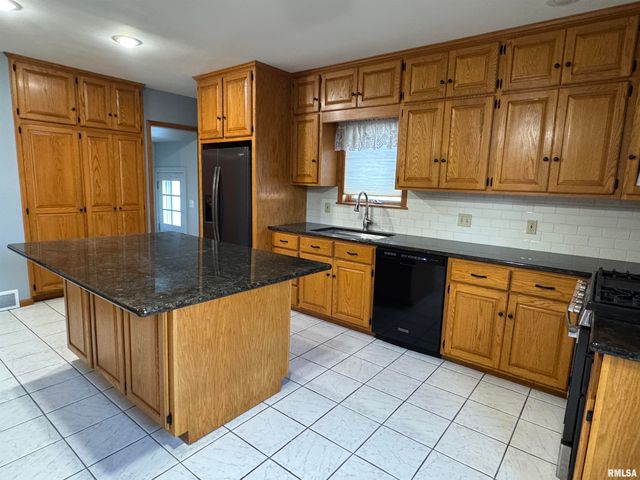 1020 BROWN Street, Bettendorf, IA 52722