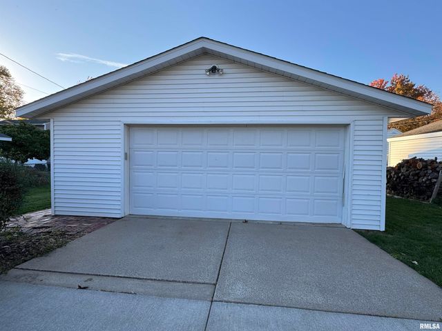 1020 BROWN Street, Bettendorf, IA 52722