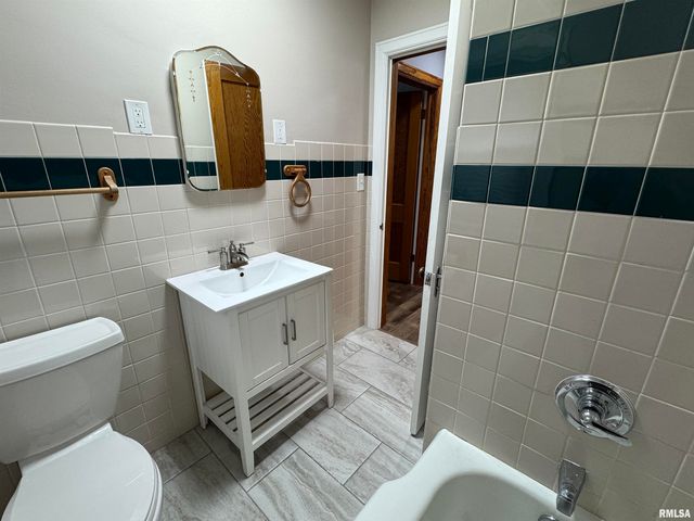 1020 BROWN Street, Bettendorf, IA 52722