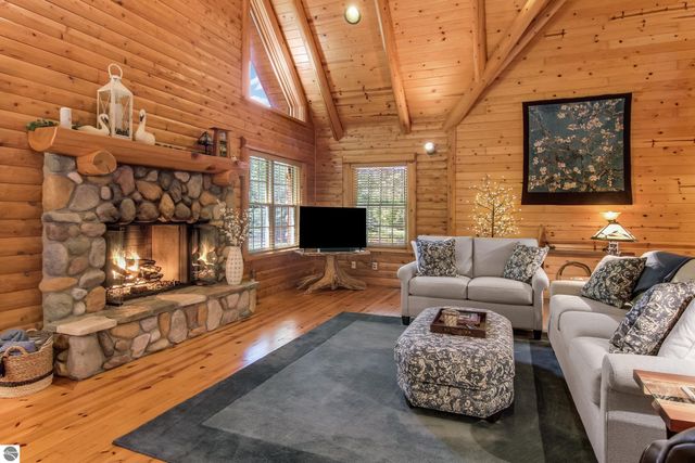 11167 S Golden Valley Drive, Empire, MI 49630