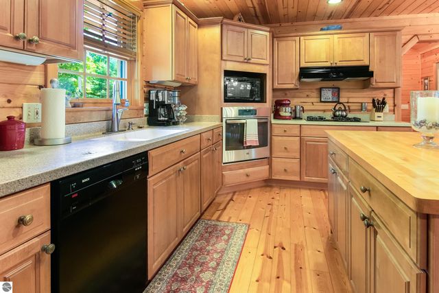 11167 S Golden Valley Drive, Empire, MI 49630