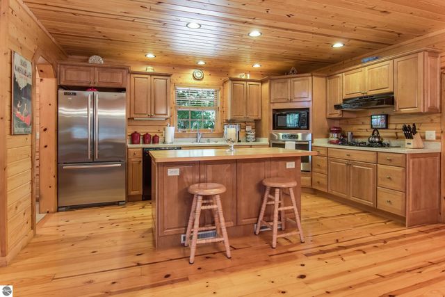 11167 S Golden Valley Drive, Empire, MI 49630