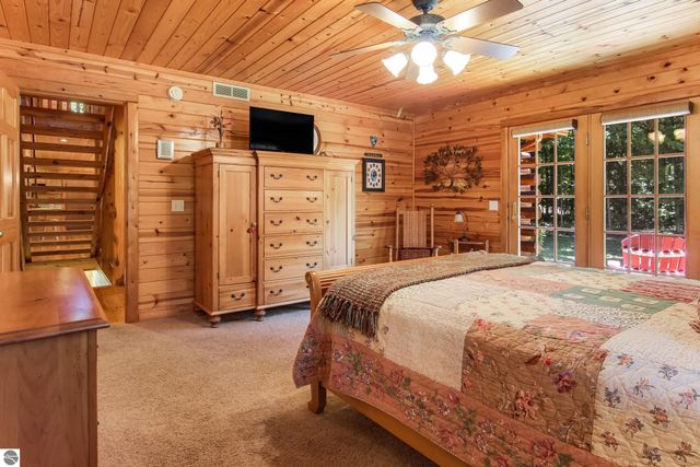 11167 S Golden Valley Drive, Empire, MI 49630