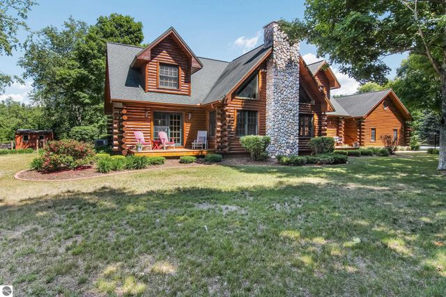 11167 S Golden Valley Drive, Empire, MI 49630