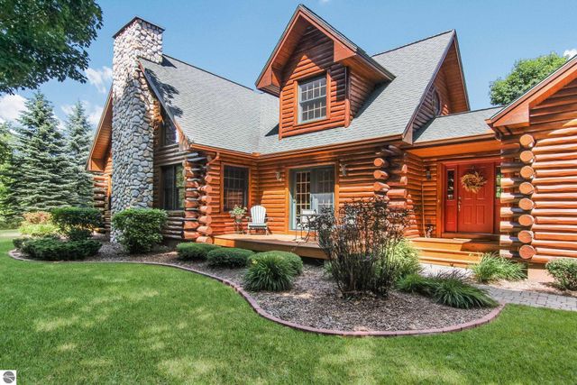 11167 S Golden Valley Drive, Empire, MI 49630