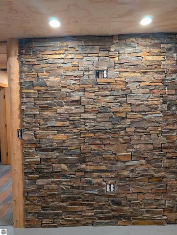 11167 S Golden Valley Drive, Empire, MI 49630