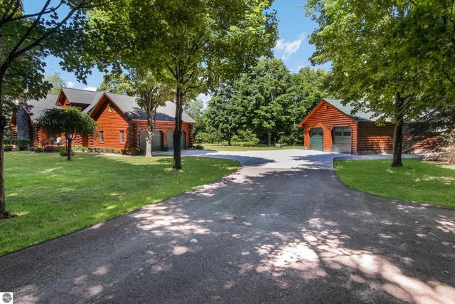 11167 S Golden Valley Drive, Empire, MI 49630