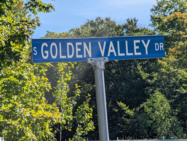 11167 S Golden Valley Drive, Empire, MI 49630