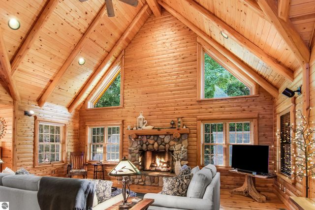 11167 S Golden Valley Drive, Empire, MI 49630