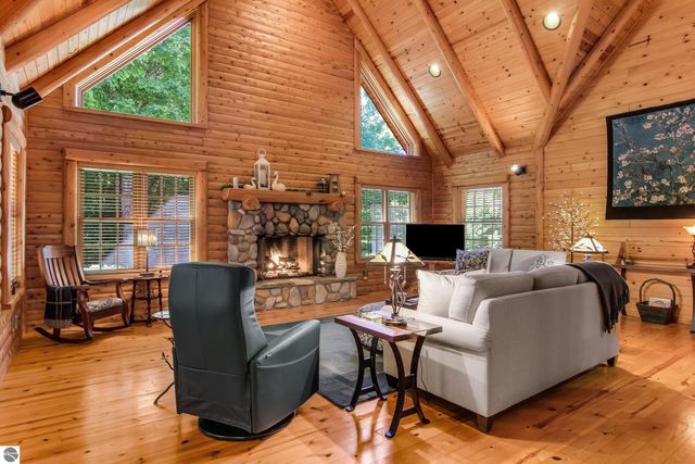 11167 S Golden Valley Drive, Empire, MI 49630