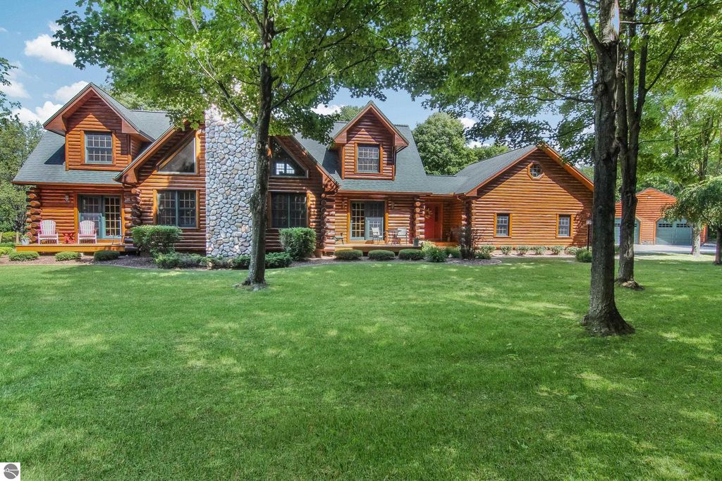 11167 S Golden Valley Drive, Empire, MI 49630