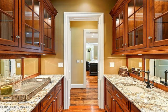 5402 Farm Ridge Ln, Prospect, KY 40059