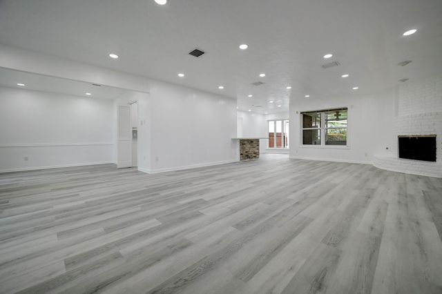 9807 Braewick Drive, Houston, TX 77096