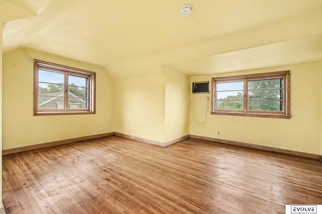1801 N 59th Street, Omaha, NE 68104