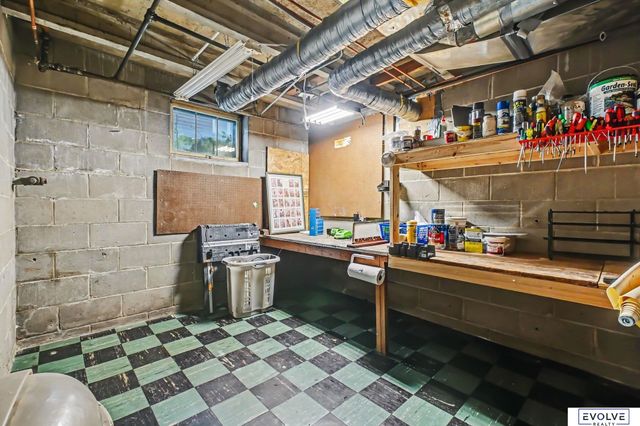 1801 N 59th Street, Omaha, NE 68104
