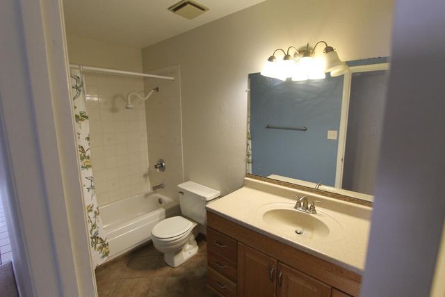 7721 White Street NE, Albuquerque, NM 87109